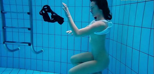trendsAlla Birtakik undresses nude in the swimming pool